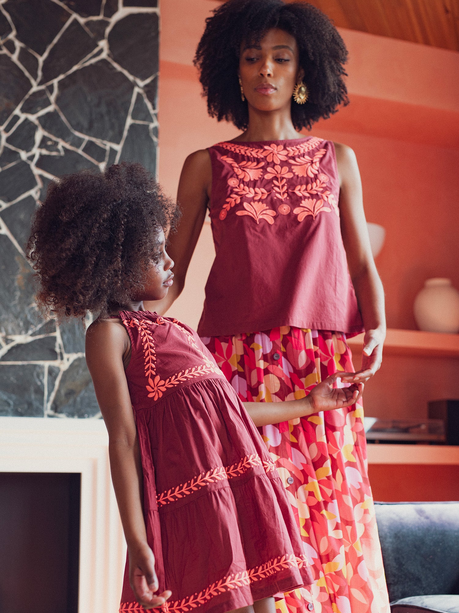 Top brodé en popeline pour femme